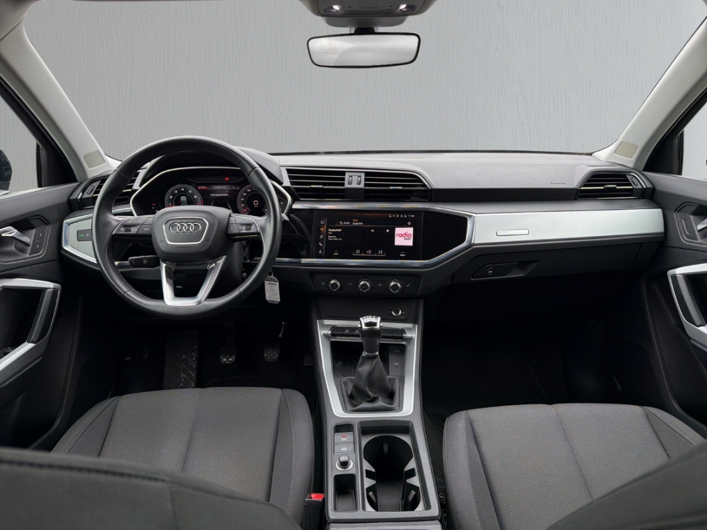 Fahrzeugabbildung Audi Q3 1.5 TFSI Navi R-Kamera SHZ GJR Klima