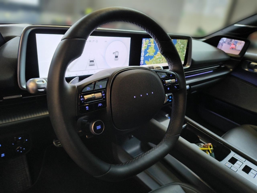Fahrzeugabbildung Hyundai IONIQ 6 77,4kWh 2WD UNIQ Digi-Spiegel 20LM Schiebedach HUD Navi Digitales Cockpit