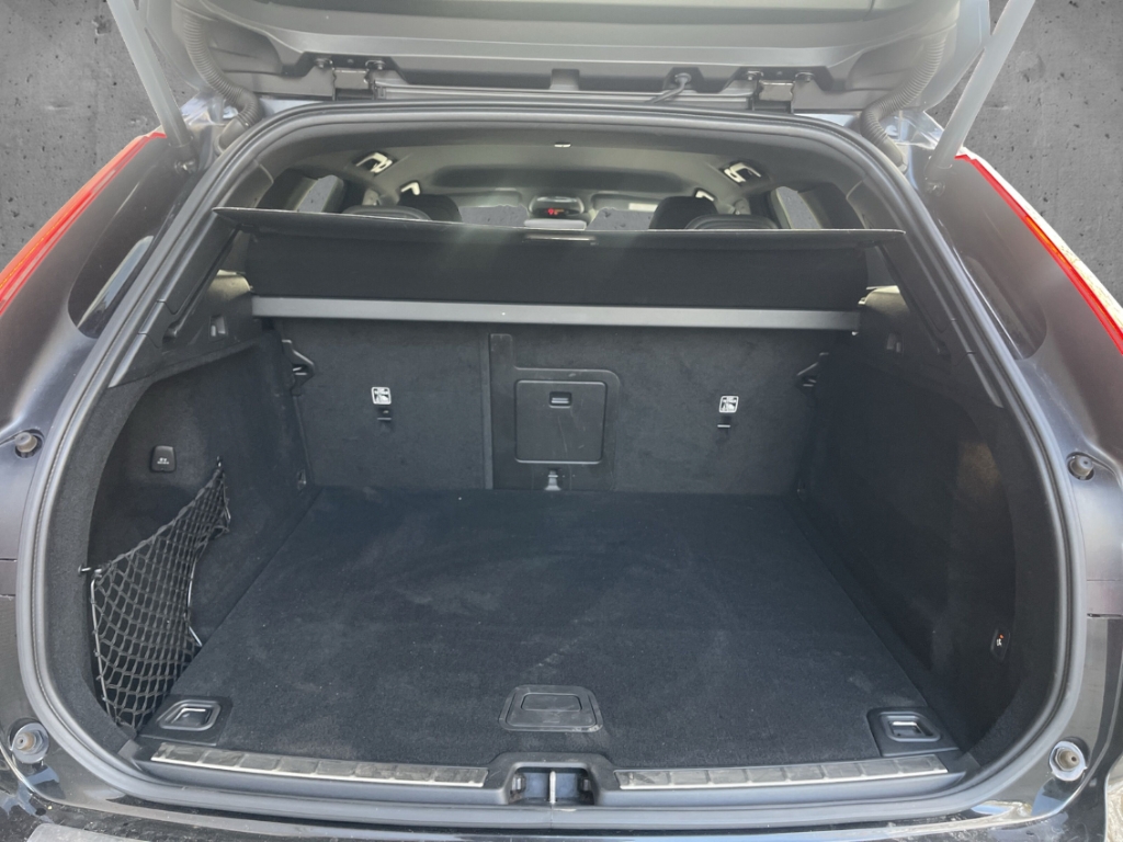 Fahrzeugabbildung Volvo XC60 R Design B5 (Diesel) AWD R-Design H&K AHK LEDER