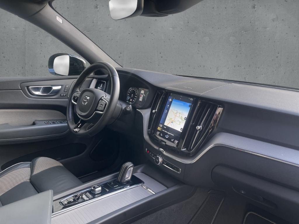 Fahrzeugabbildung Volvo XC60 R Design B5 (Diesel) AWD R-Design H&K AHK LEDER