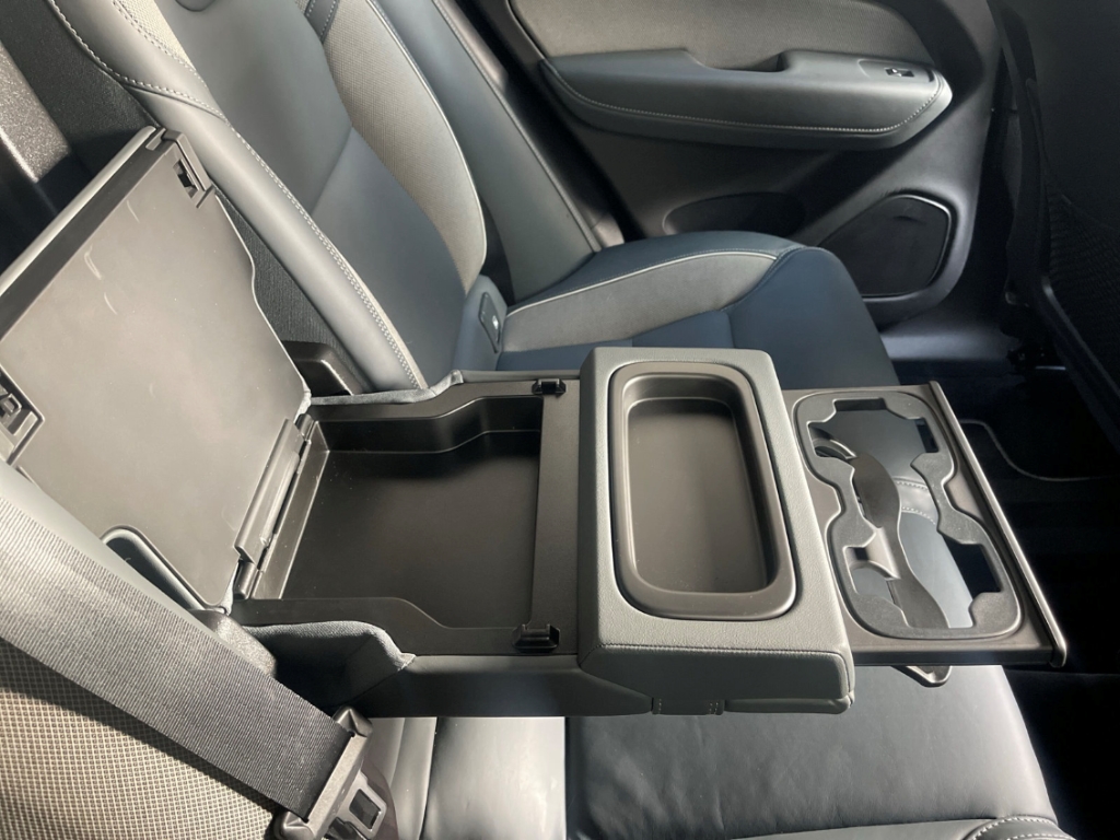 Fahrzeugabbildung Volvo XC60 R Design B5 (Diesel) AWD R-Design H&K AHK LEDER