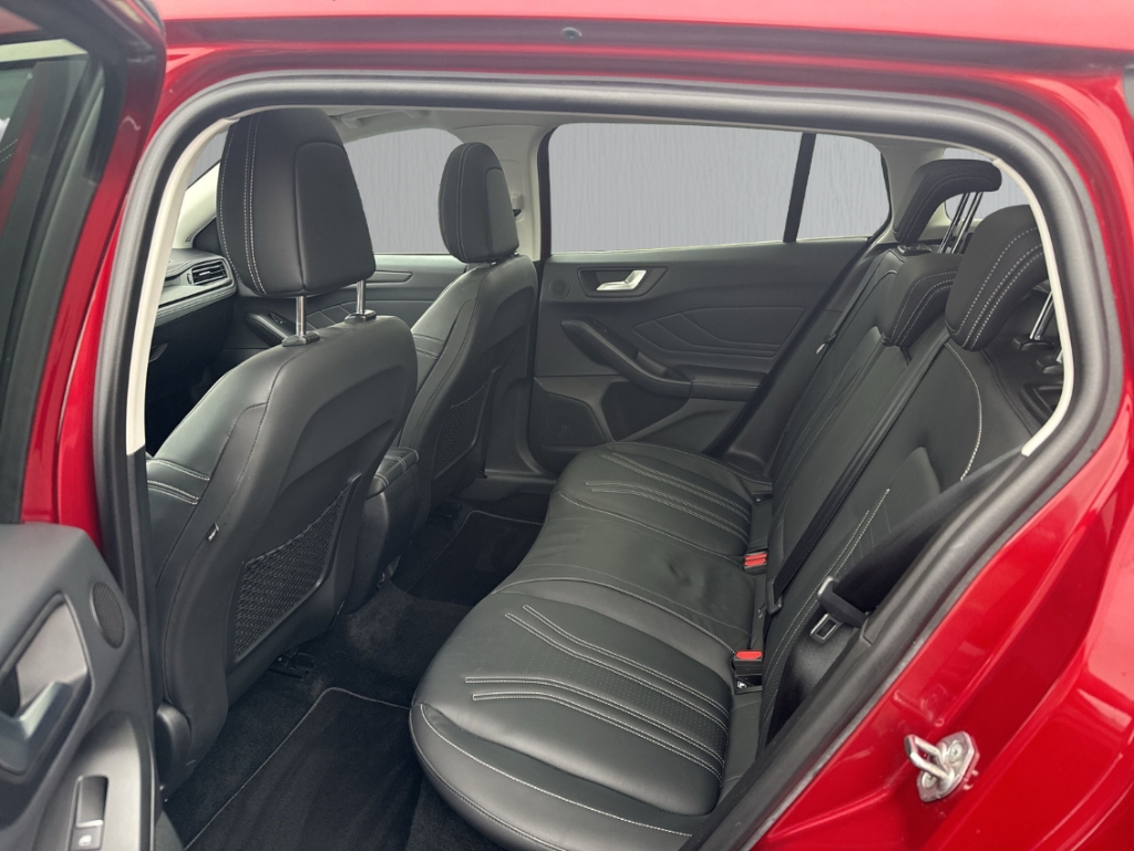 Fahrzeugabbildung Ford Focus Turnier 2.0 SHZ AHK PDCv+h LHZ Temp LED