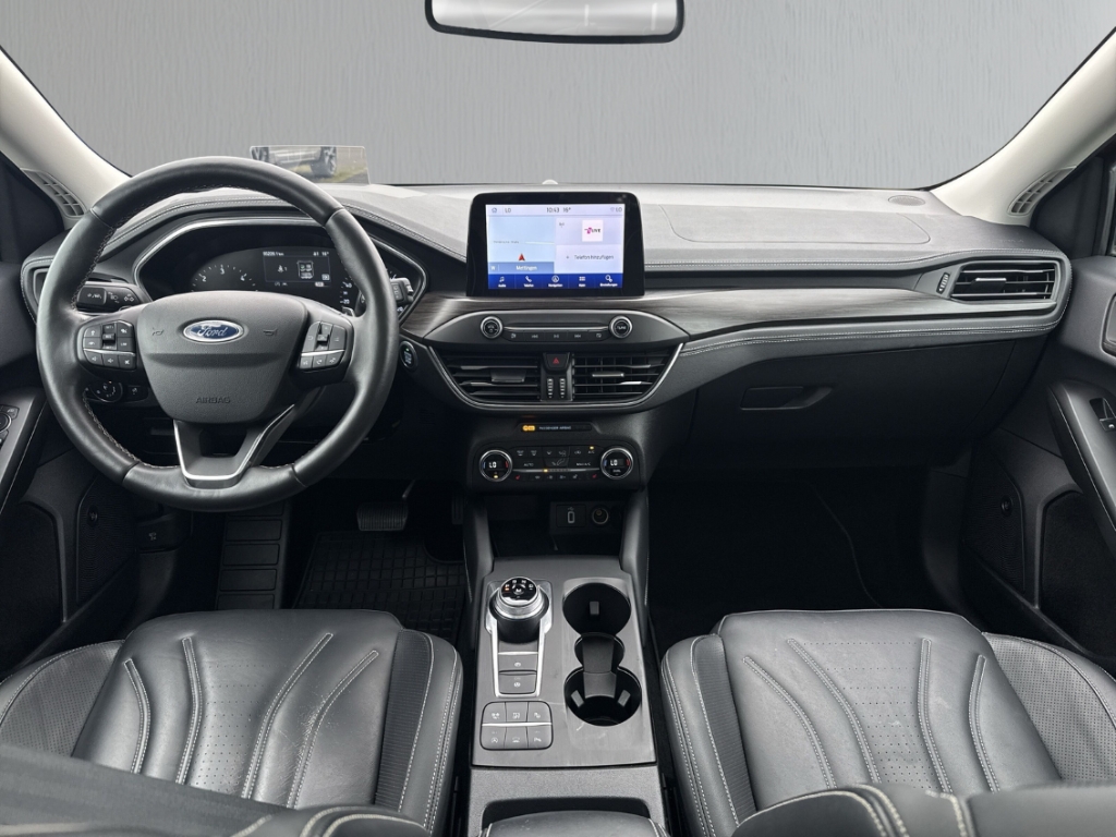 Fahrzeugabbildung Ford Focus Turnier 2.0 SHZ AHK PDCv+h LHZ Temp LED