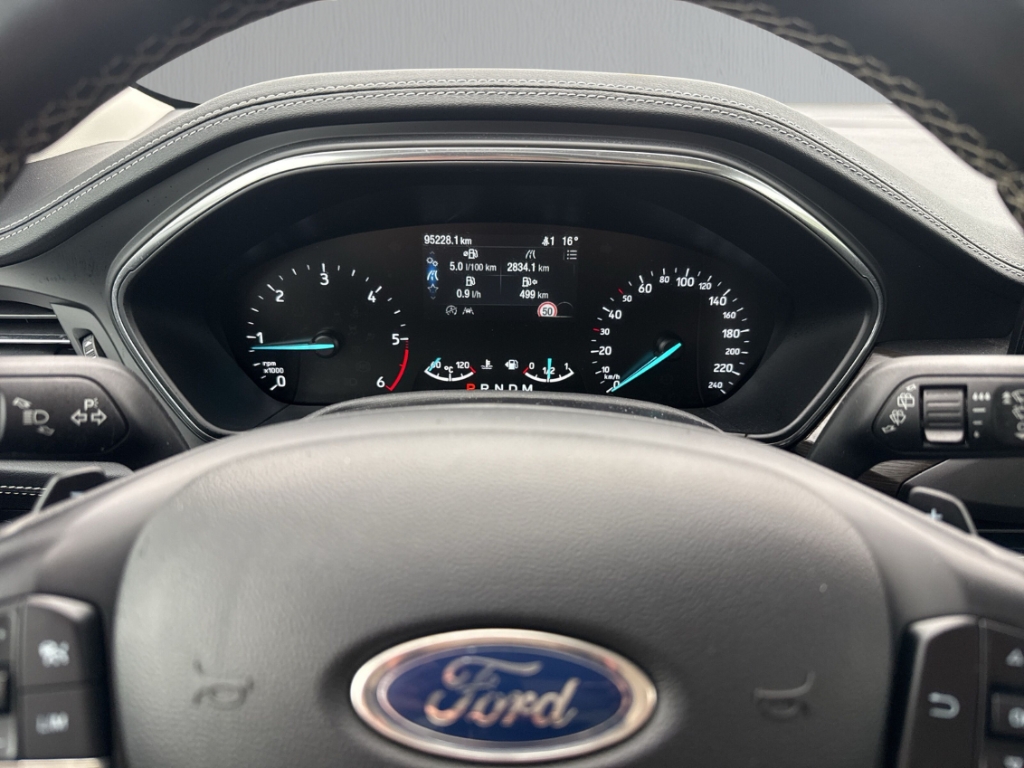Fahrzeugabbildung Ford Focus Turnier 2.0 SHZ AHK PDCv+h LHZ Temp LED