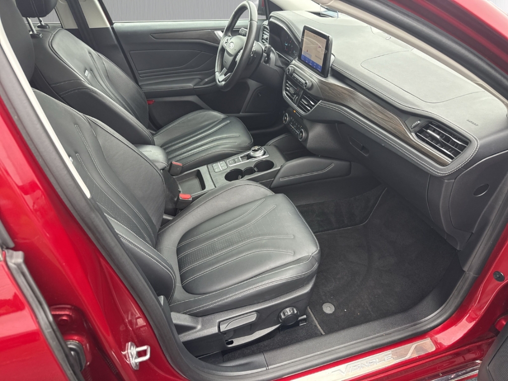 Fahrzeugabbildung Ford Focus Turnier 2.0 SHZ AHK PDCv+h LHZ Temp LED