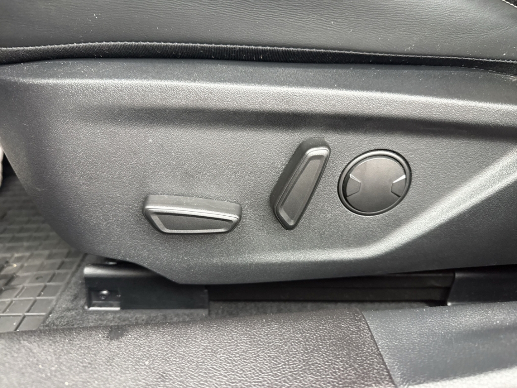 Fahrzeugabbildung Ford Focus Turnier 2.0 SHZ AHK PDCv+h LHZ Temp LED