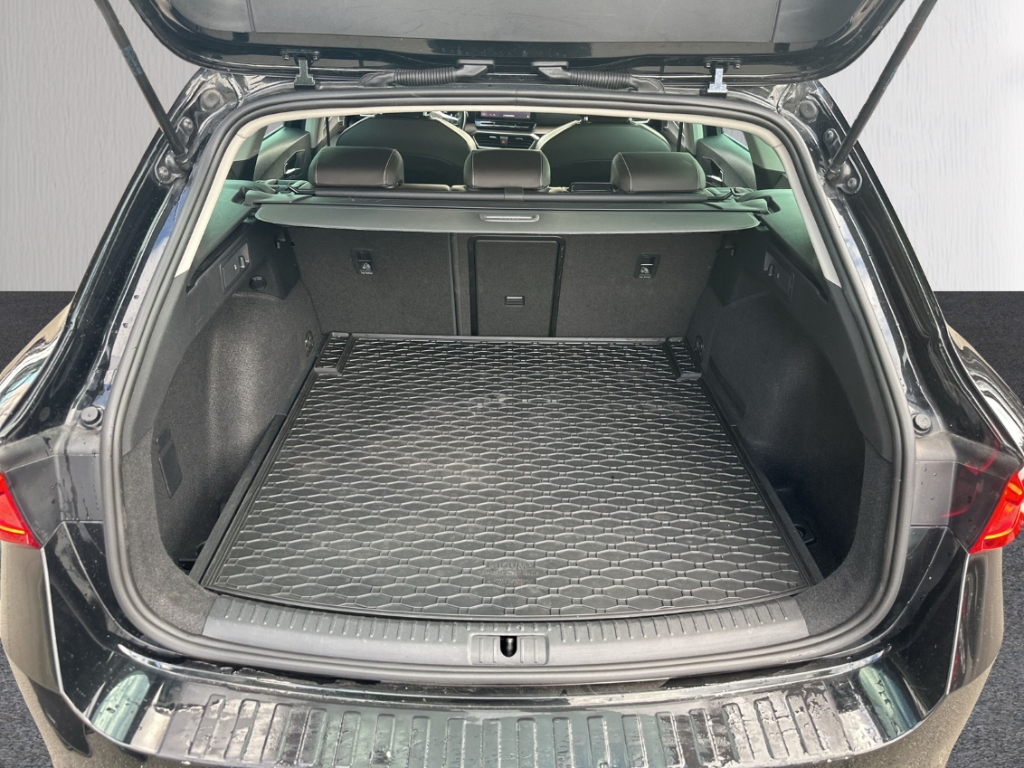 Fahrzeugabbildung SEAT Leon ST 1.5 TSI Xcellence LED Navi ACC SHZ PDC