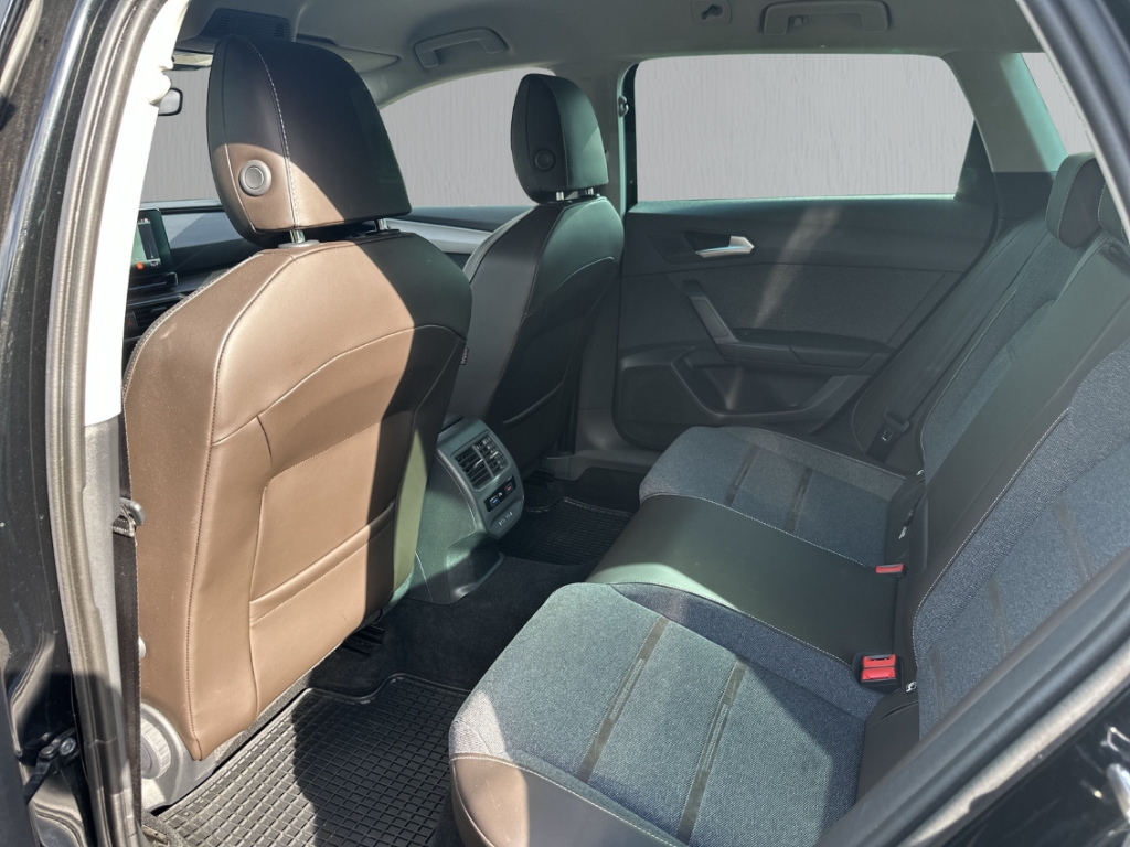 Fahrzeugabbildung SEAT Leon ST 1.5 TSI Xcellence LED Navi ACC SHZ PDC