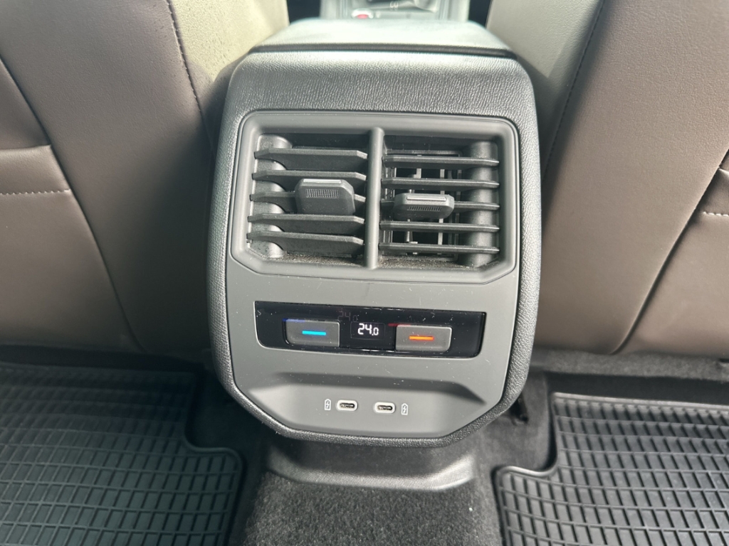 Fahrzeugabbildung SEAT Leon ST 1.5 TSI Xcellence LED Navi ACC SHZ PDC