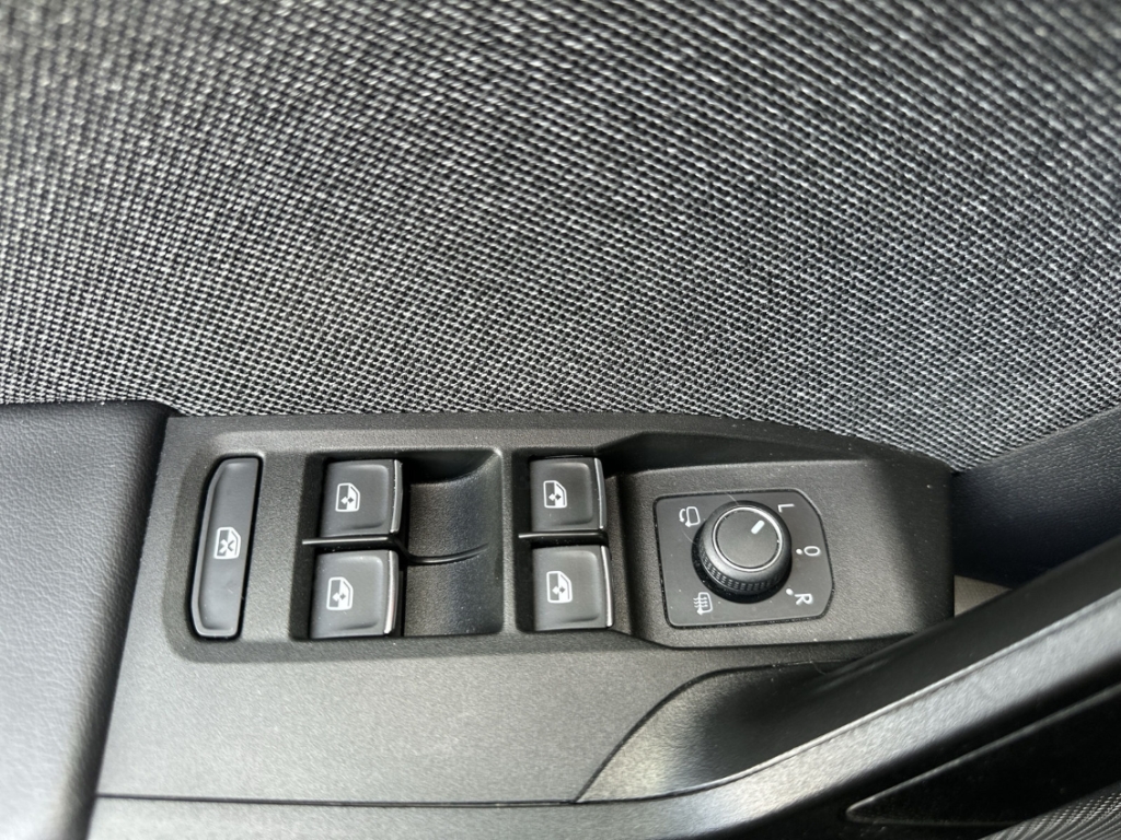 Fahrzeugabbildung SEAT Leon ST 1.5 TSI Xcellence LED Navi ACC SHZ PDC