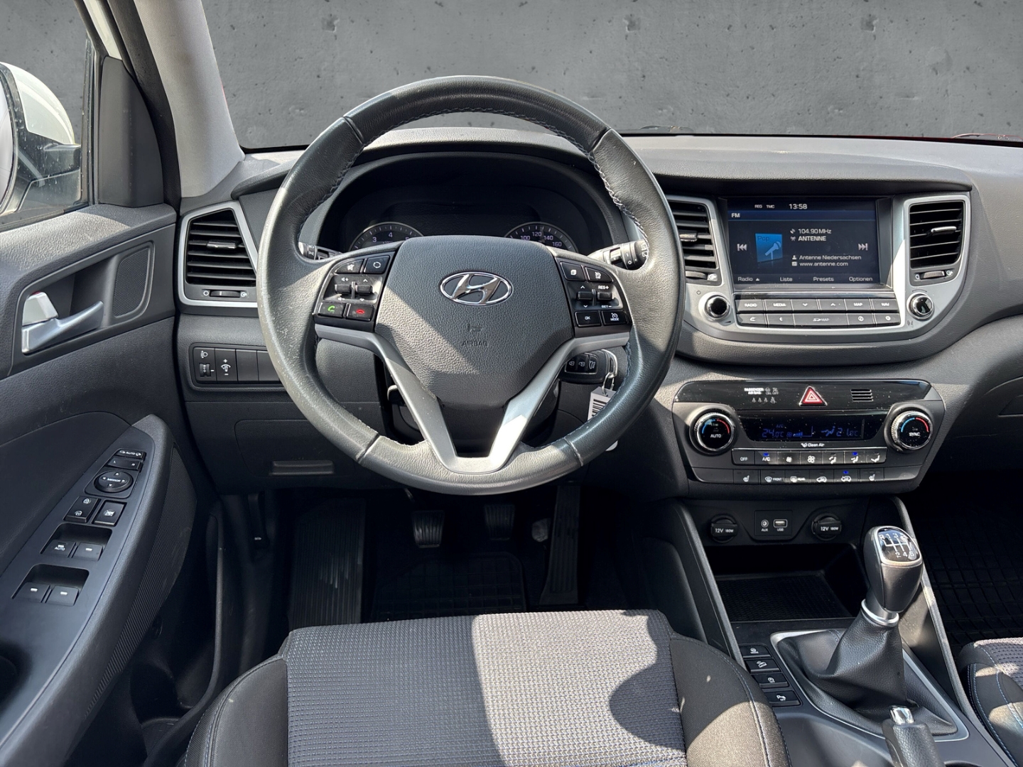 Fahrzeugabbildung Hyundai TUCSON blue 2WD 1.6 T-GDI Classic Navi SHZ PDC GRA