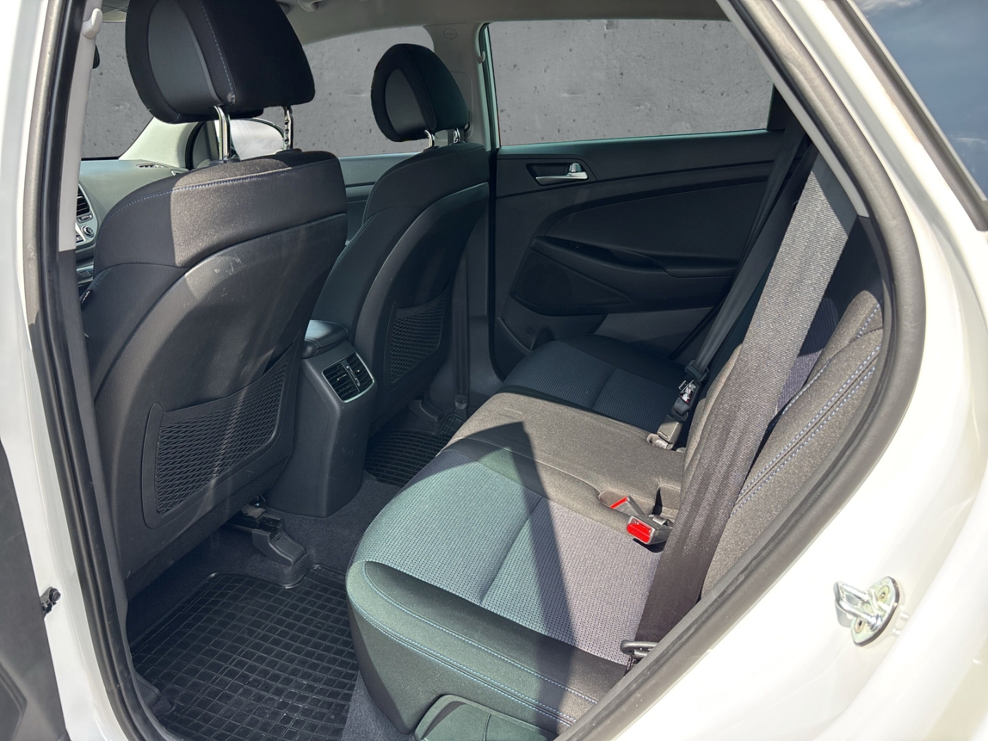 Fahrzeugabbildung Hyundai TUCSON blue 2WD 1.6 T-GDI Classic Navi SHZ PDC GRA