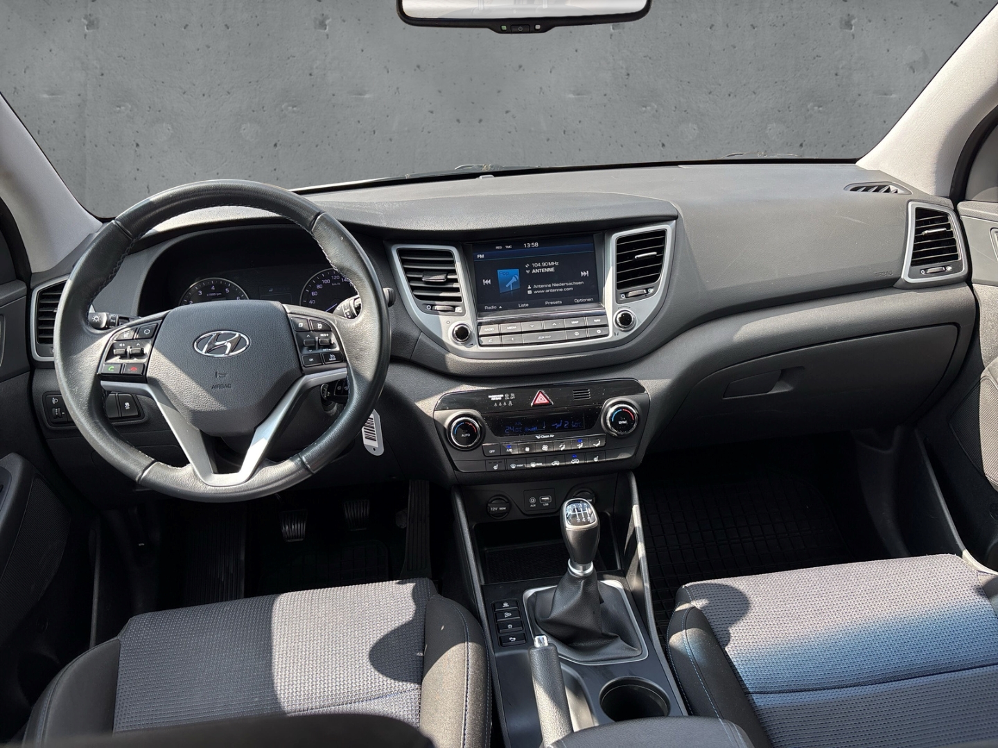 Fahrzeugabbildung Hyundai TUCSON blue 2WD 1.6 T-GDI Classic Navi SHZ PDC GRA