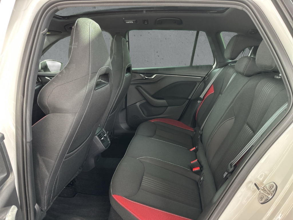 Fahrzeugabbildung SKODA Kamiq 1.5 TSI DSG MonteCarlo Pano Navi Tempo SHZ