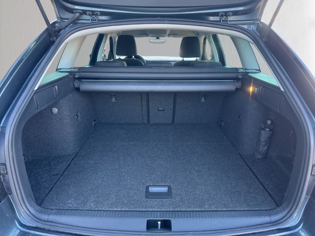 Fahrzeugabbildung SKODA Octavia Combi COMBI Soleil Tagfahrlicht ESP