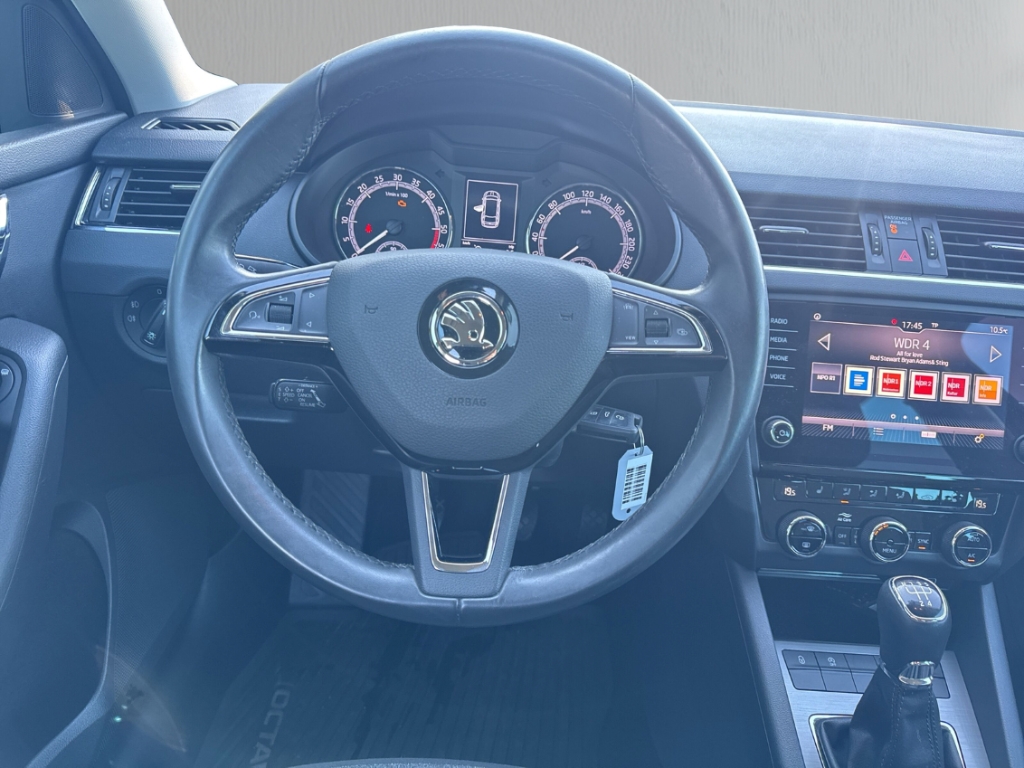 Fahrzeugabbildung SKODA Octavia Combi COMBI Soleil Tagfahrlicht ESP