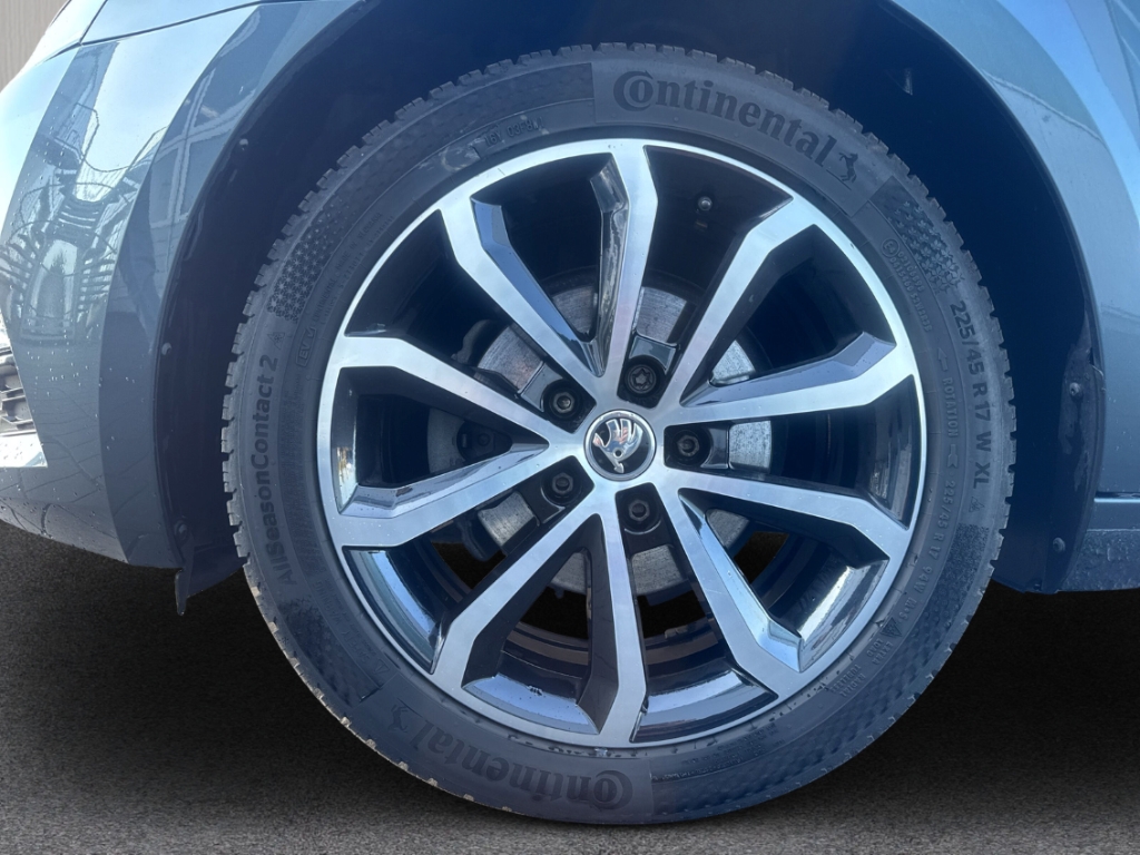 Fahrzeugabbildung SKODA Octavia Combi COMBI Soleil Tagfahrlicht ESP