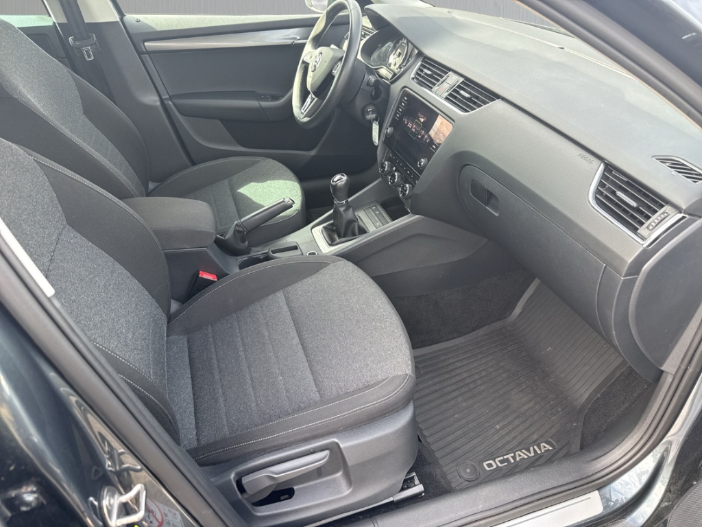 Fahrzeugabbildung SKODA Octavia 1.6 TDI PDC SHZ Temp ACC Klima LED AHK
