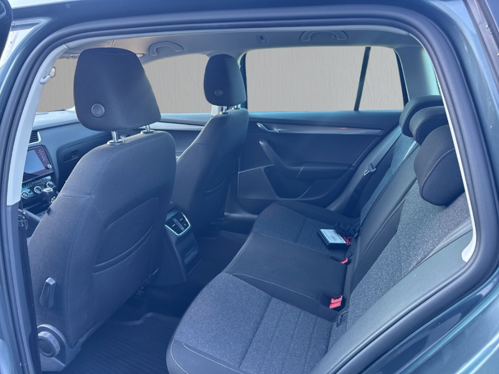 Fahrzeugabbildung SKODA Octavia Combi COMBI Soleil Tagfahrlicht ESP