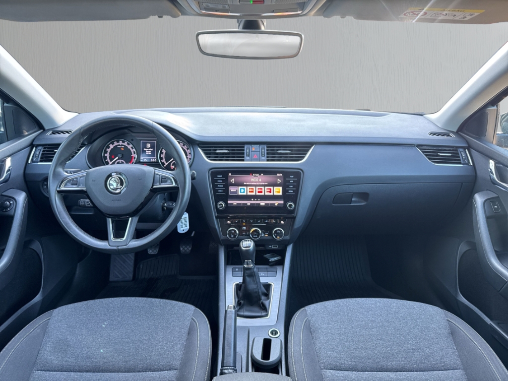 Fahrzeugabbildung SKODA Octavia Combi COMBI Soleil Tagfahrlicht ESP