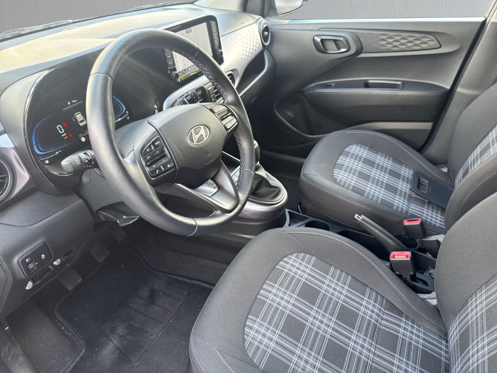 Fahrzeugabbildung Hyundai i10 Prime R-Kam Navi SHZ LHZ Klimaauto Tempomat