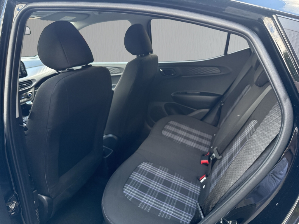 Fahrzeugabbildung Hyundai i10 Prime R-Kam Navi SHZ LHZ Klimaauto Tempomat