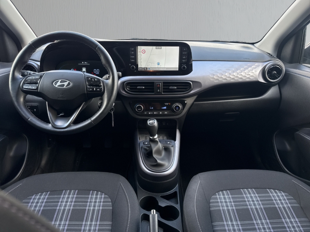 Fahrzeugabbildung Hyundai i10 Prime R-Kam Navi SHZ LHZ Klimaauto Tempomat