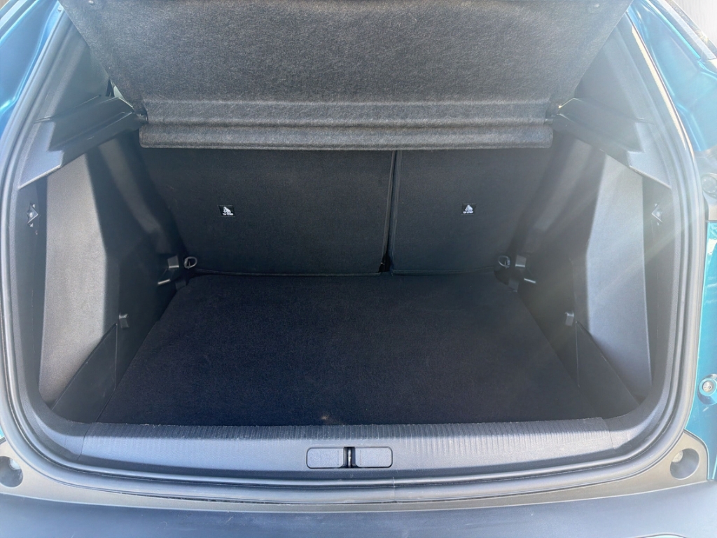 Fahrzeugabbildung Peugeot 2008 Allure LED PDC Kamera Alu 17