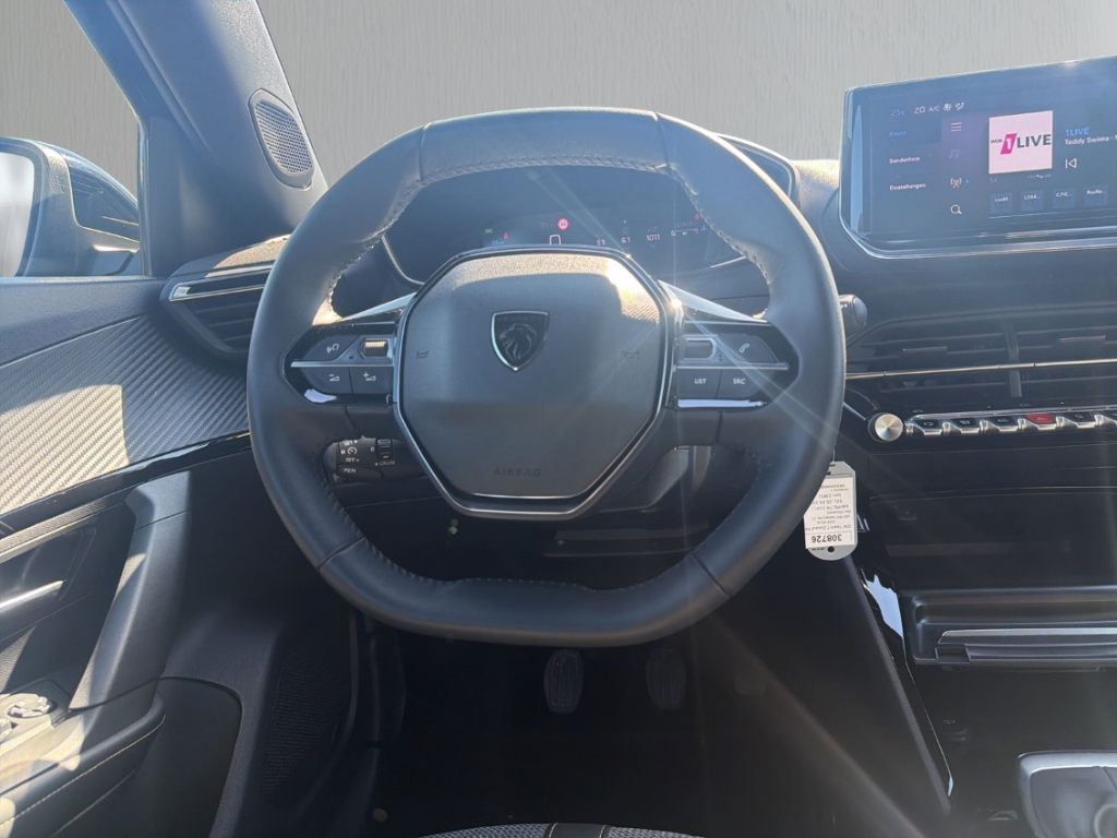 Fahrzeugabbildung Peugeot 2008 Allure LED PDC Kamera Alu 17