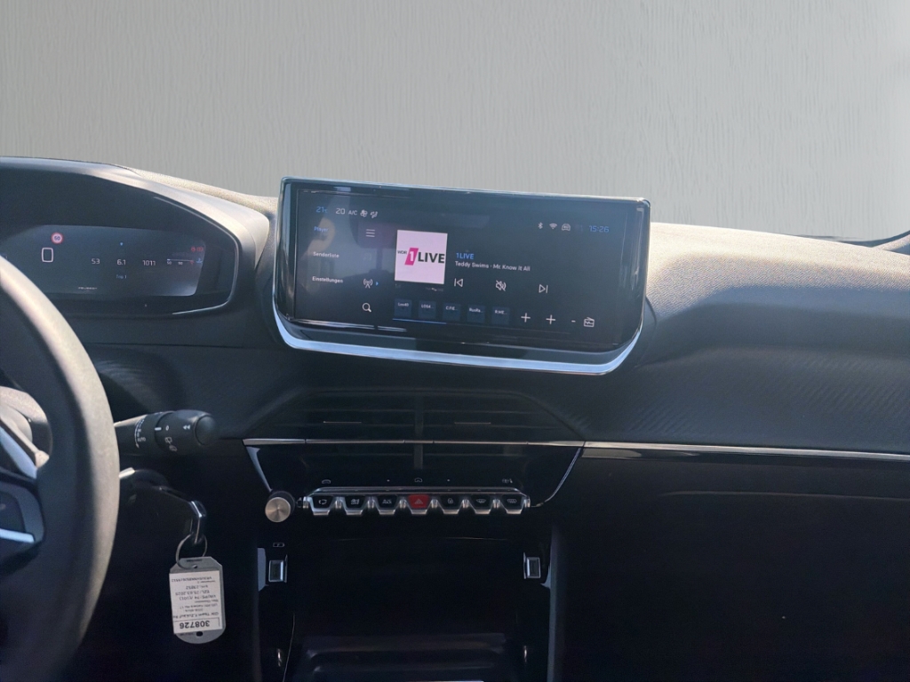 Fahrzeugabbildung Peugeot 2008 Allure LED PDC Kamera Alu 17