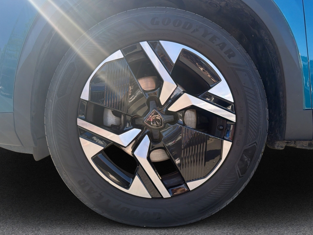 Fahrzeugabbildung Peugeot 2008 Allure LED PDC Kamera Alu 17