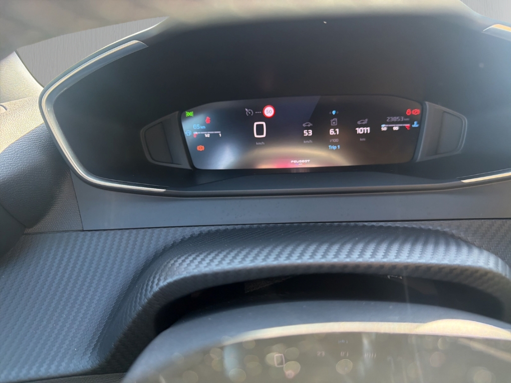 Fahrzeugabbildung Peugeot 2008 Allure LED PDC Kamera Alu 17
