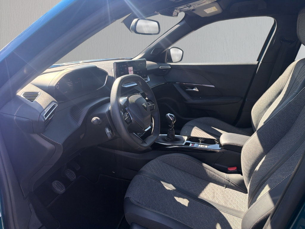 Fahrzeugabbildung Peugeot 2008 Allure LED PDC Kamera Alu 17