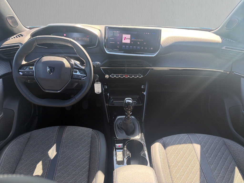 Fahrzeugabbildung Peugeot 2008 Allure LED PDC Kamera Alu 17