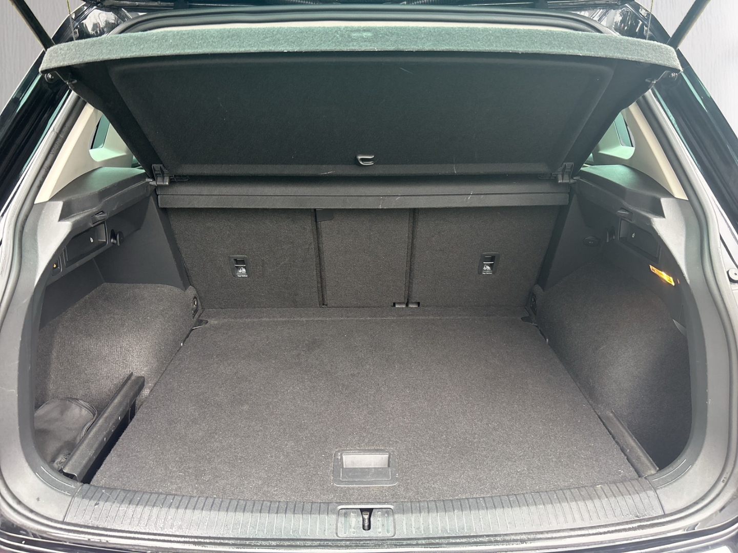 Fahrzeugabbildung Volkswagen Tiguan IQ.DRIVE 2.0 TDI AHK LED RFK ACC LMF