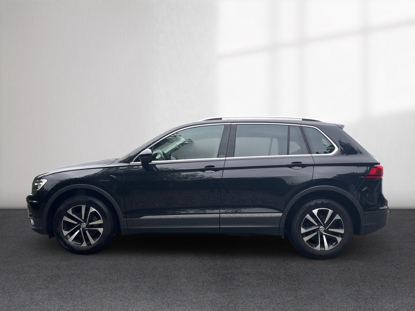 Fahrzeugabbildung Volkswagen Tiguan IQ.DRIVE 2.0 TDI AHK LED RFK ACC LMF