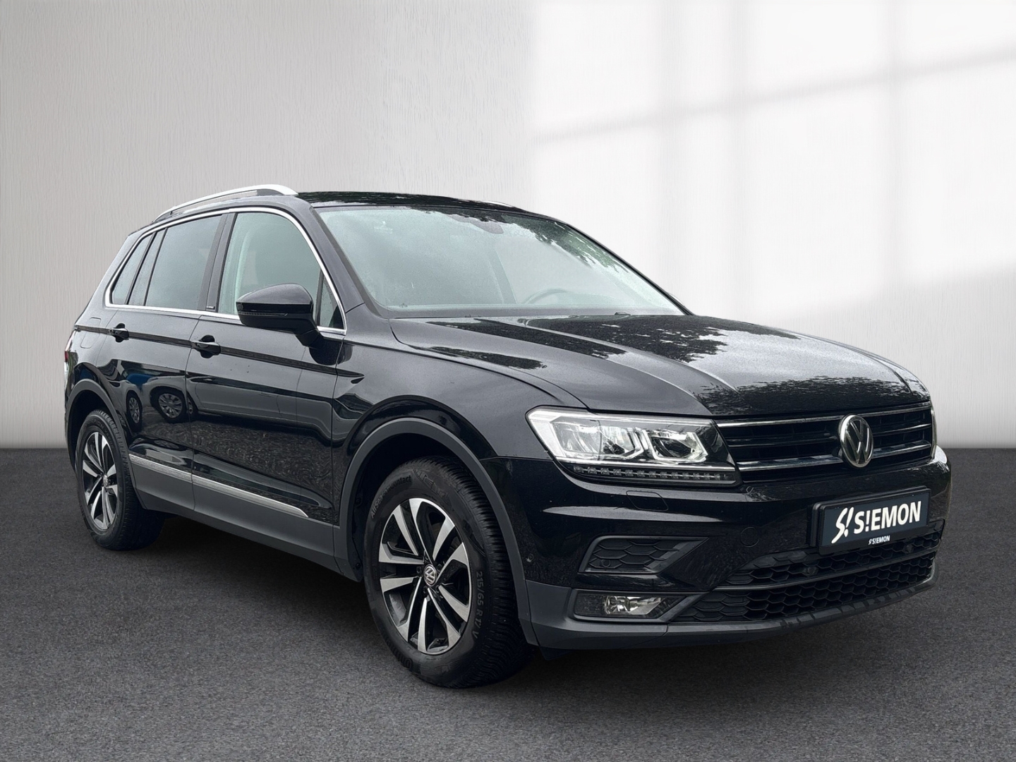 Fahrzeugabbildung Volkswagen Tiguan IQ.DRIVE 2.0 TDI AHK LED RFK ACC LMF