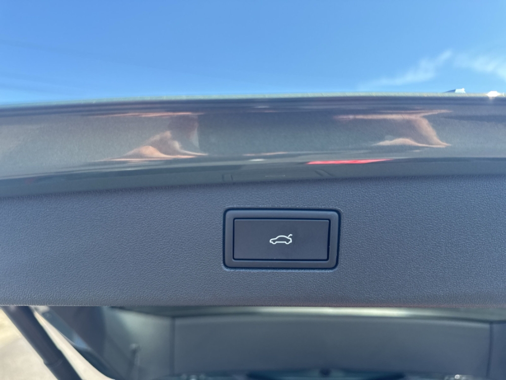 Fahrzeugabbildung Volkswagen Tiguan 1.5 eTSI DSG Energy AHK Navi ACC AreaView