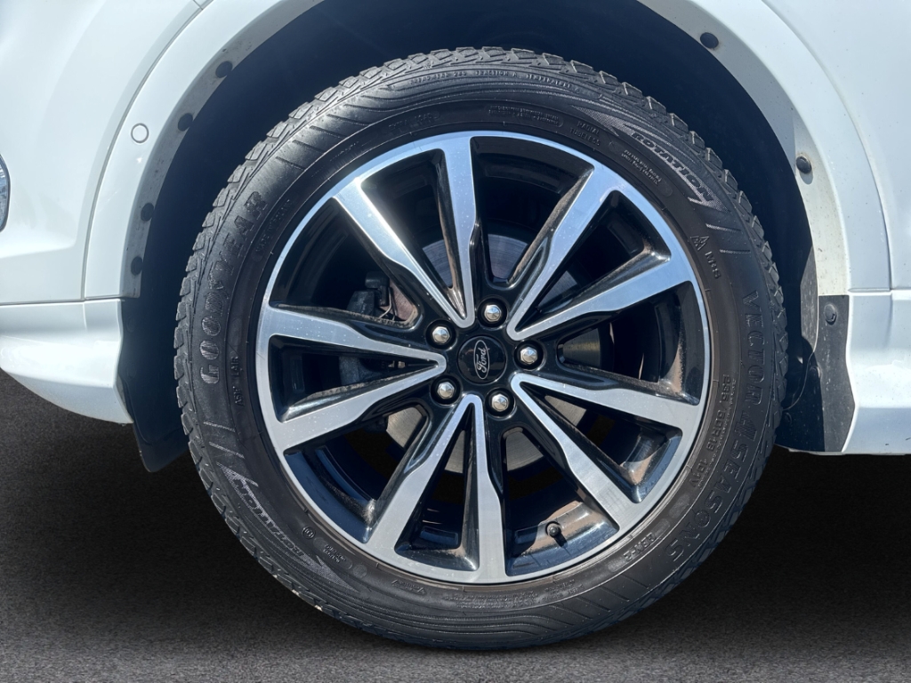 Fahrzeugabbildung Ford Kuga ST-Line AHK Navi Tempo SHZ LHZ hzbWSS R-Kam