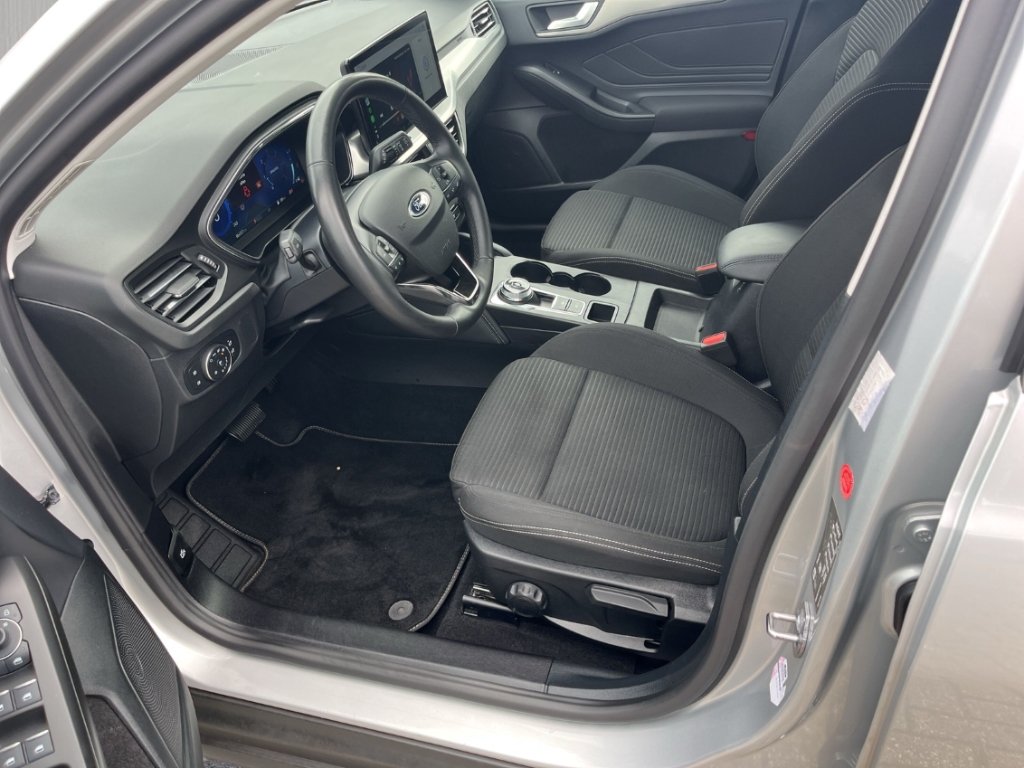 Fahrzeugabbildung Ford Focus Turnier 1.5 TDCI EB Titanium X AHK NAVI LED R-Kam SHZ
