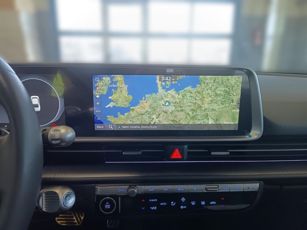 Fahrzeugabbildung Hyundai IONIQ 6 77,4kWh 2WD UNIQ Digi-Spiegel 20LM HUD Navi Digitales Cockpit Memory Sitze Soundsystem