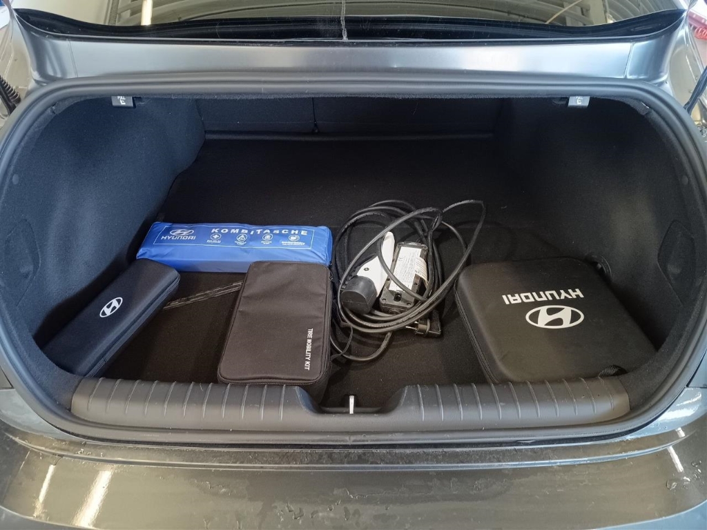 Fahrzeugabbildung Hyundai IONIQ 6 77,4kWh 2WD UNIQ Digi-Spiegel 20LM HUD Navi Digitales Cockpit Memory Sitze Soundsystem