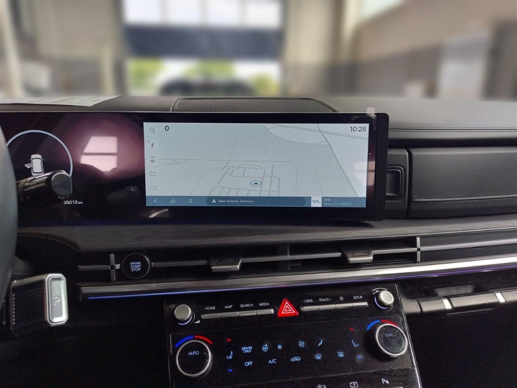 Fahrzeugabbildung Hyundai SANTA FE PHEV MY25 1.6 AT 4WD Signature 5-Sitz Navi Leder Digitales Cockpit