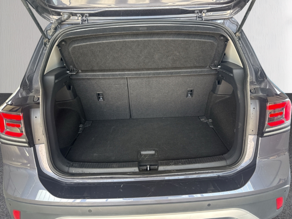Fahrzeugabbildung Volkswagen T-Cross 1.0 TSI DSG Life LED IQ Drive SHZ RKam CarPlay