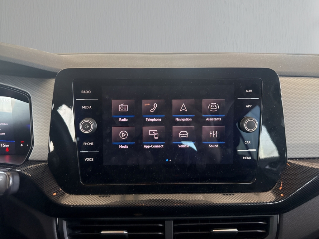 Fahrzeugabbildung Volkswagen T-Cross 1.0 TSI DSG Life LED IQ Drive SHZ RKam CarPlay