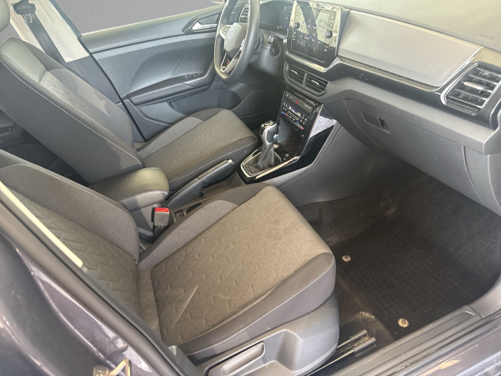 Fahrzeugabbildung Volkswagen T-Cross 1.0 TSI DSG Life LED IQ Drive SHZ RKam CarPlay