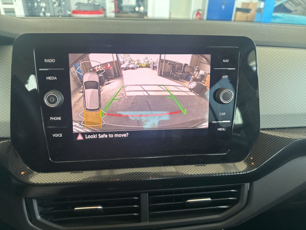 Fahrzeugabbildung Volkswagen T-Cross 1.0 TSI DSG Life LED IQ Drive SHZ RKam CarPlay