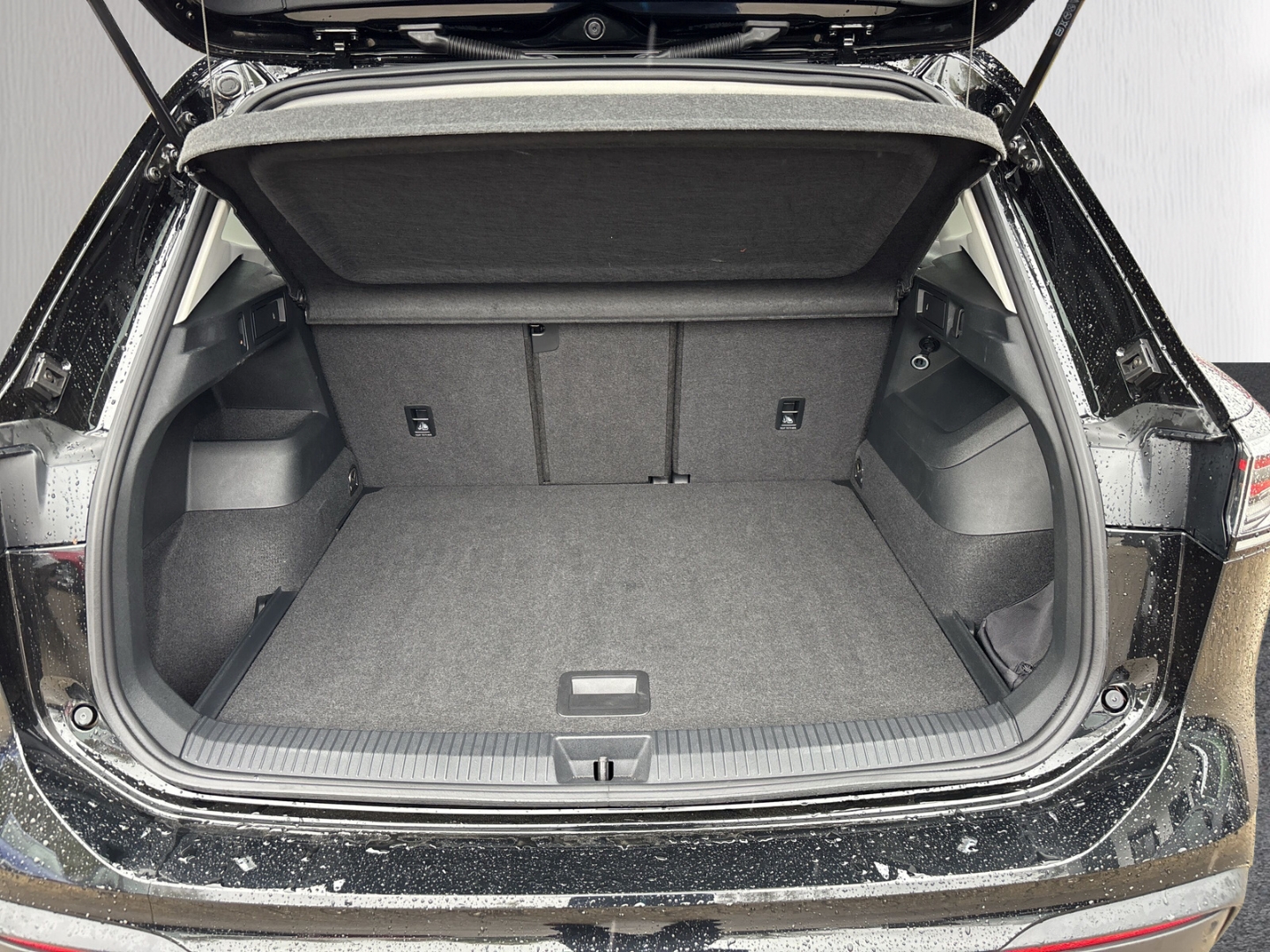 Fahrzeugabbildung Volkswagen Tiguan Life 2.0 TDI DSG Goal AHK LED+ Nav ACC SHZ