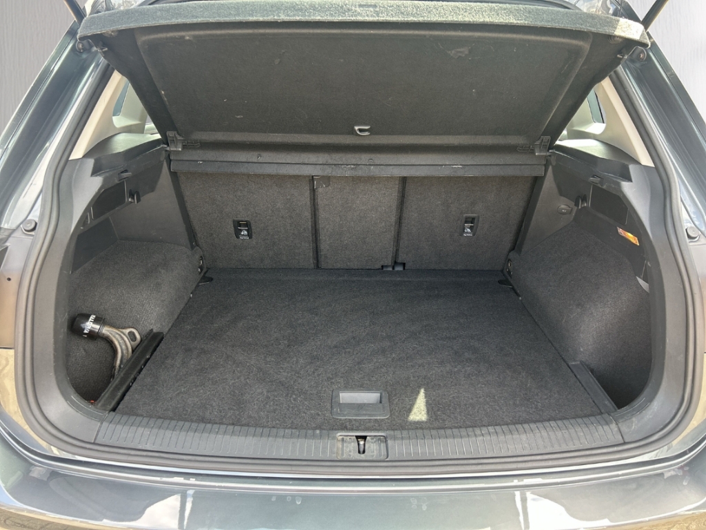 Fahrzeugabbildung Volkswagen Tiguan 1.5 TSI LED Navi Tempo SHZ PDC Keyless
