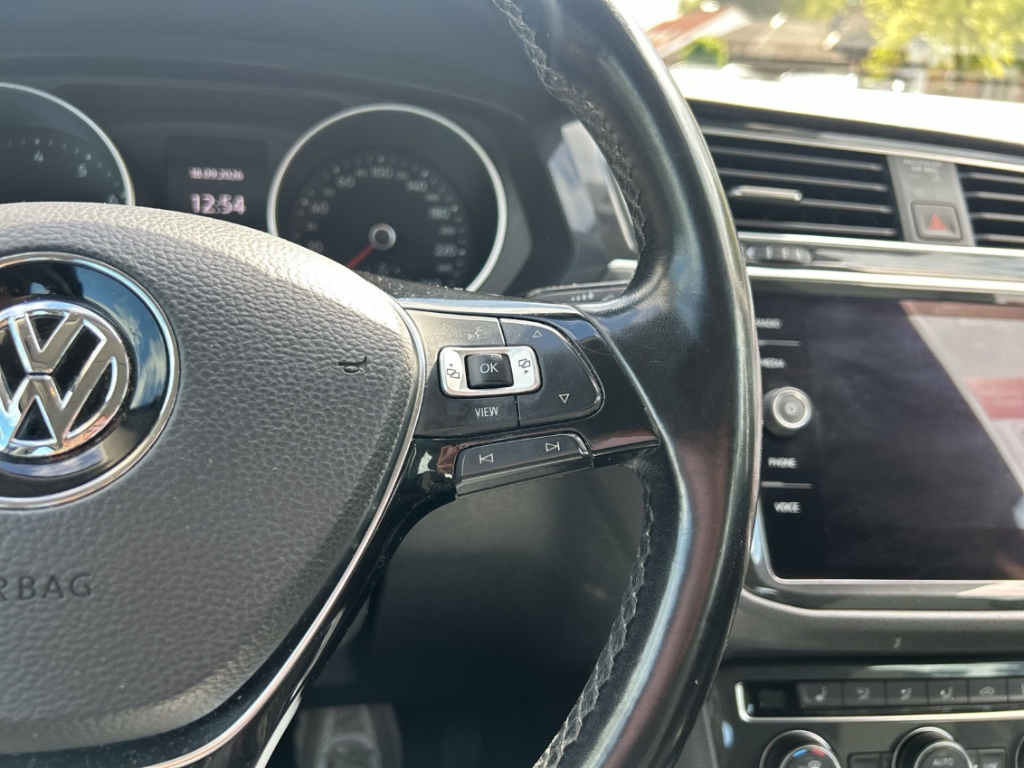 Fahrzeugabbildung Volkswagen Tiguan 1.5 TSI LED Navi Tempo SHZ PDC Keyless